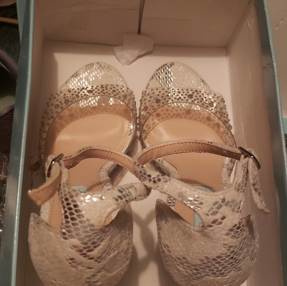 NIB Betsey Johnson Silver Snake Rhinestone heels - Picture 2 of 5